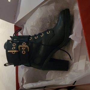 Brand new guess boots